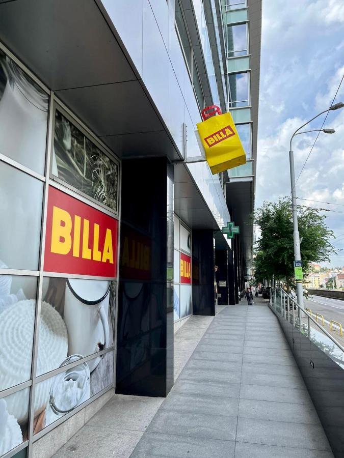 1 St May Plaza De Luxe Μπρατισλάβα Εξωτερικό φωτογραφία